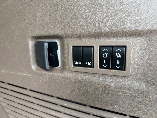 Used 2021 GMC Yukon XL Denali AWD/4WD image 19