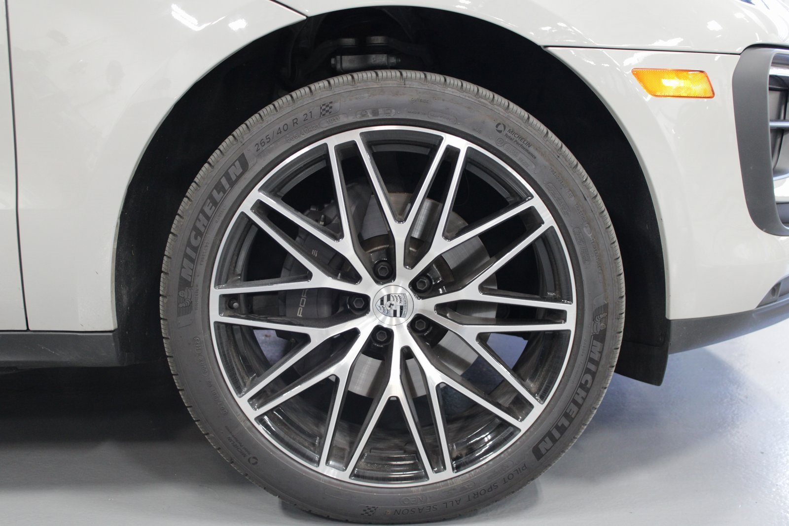 Used 2025 Porsche Macan image 13