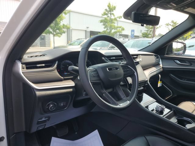 Certified 2025 Jeep Grand Cherokee L Limited w/ Luxury Tech Group II AWD/4WD image 22