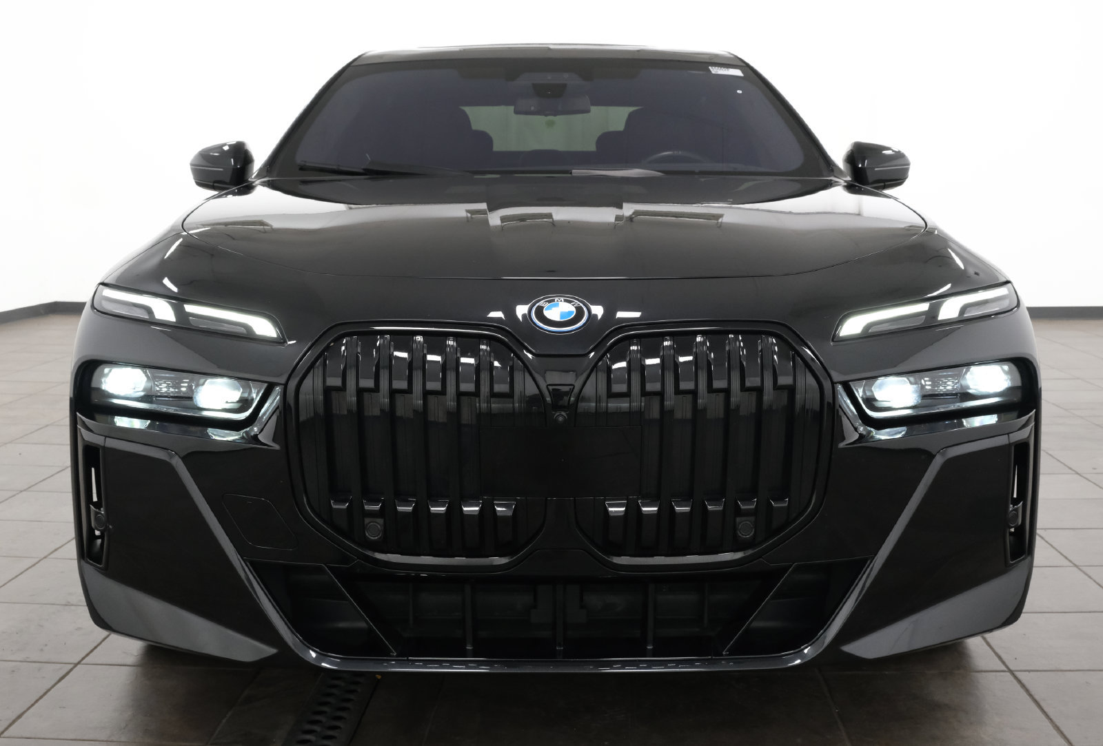 Used 2023 BMW i7 xDrive60 AWD/4WD image 8