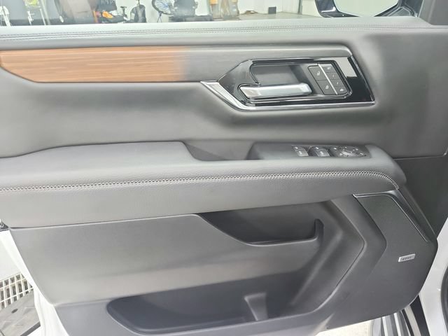 Used 2025 GMC Yukon XL Denali AWD/4WD image 41