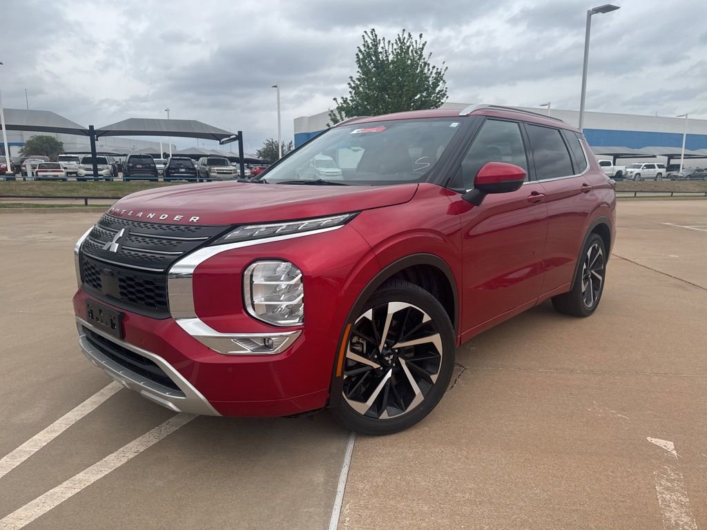 Used 2024 Mitsubishi Outlander SEL image 1