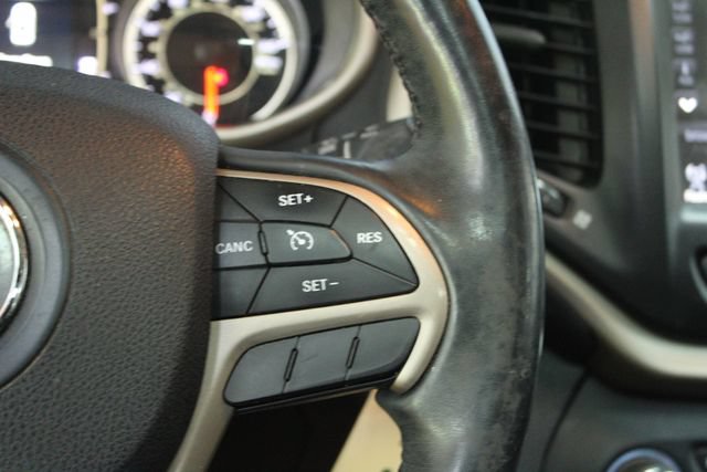 Used 2016 Jeep Cherokee 75th Anniversary AWD/4WD image 17