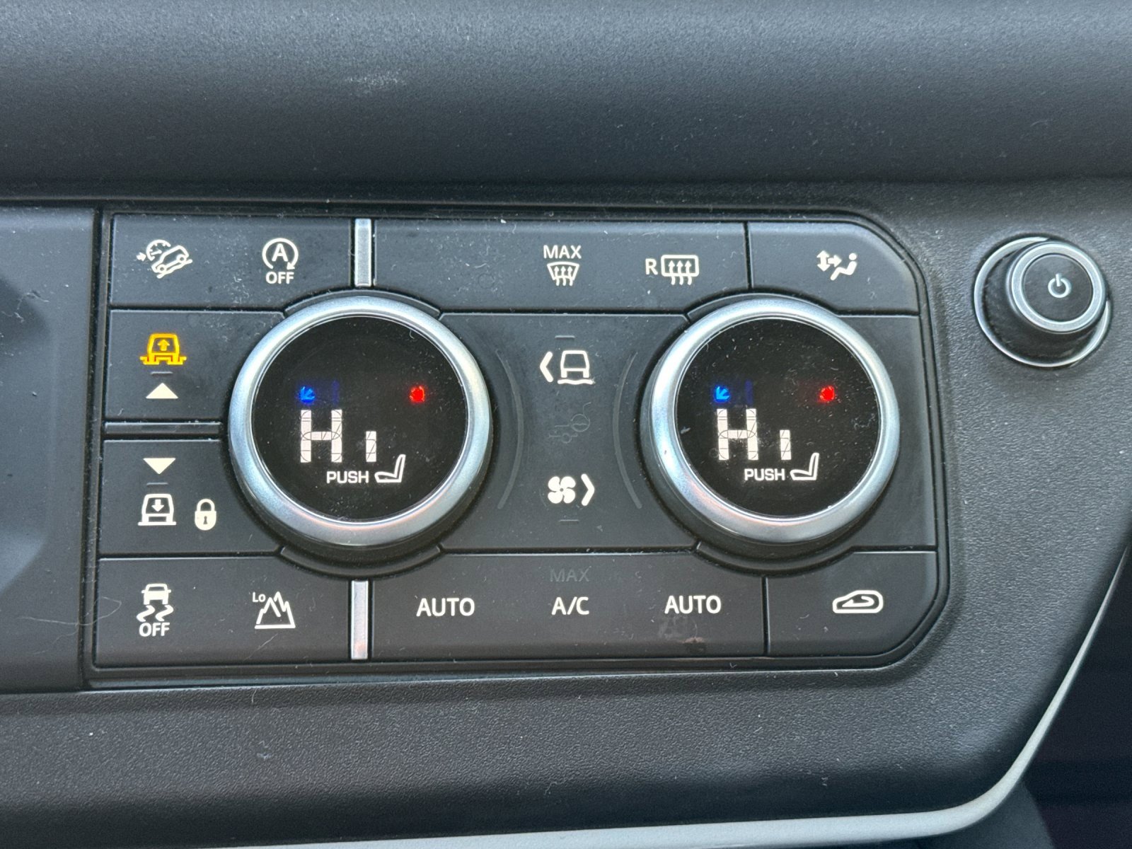 Used 2020 Land Rover Defender 110 First Edition image 20