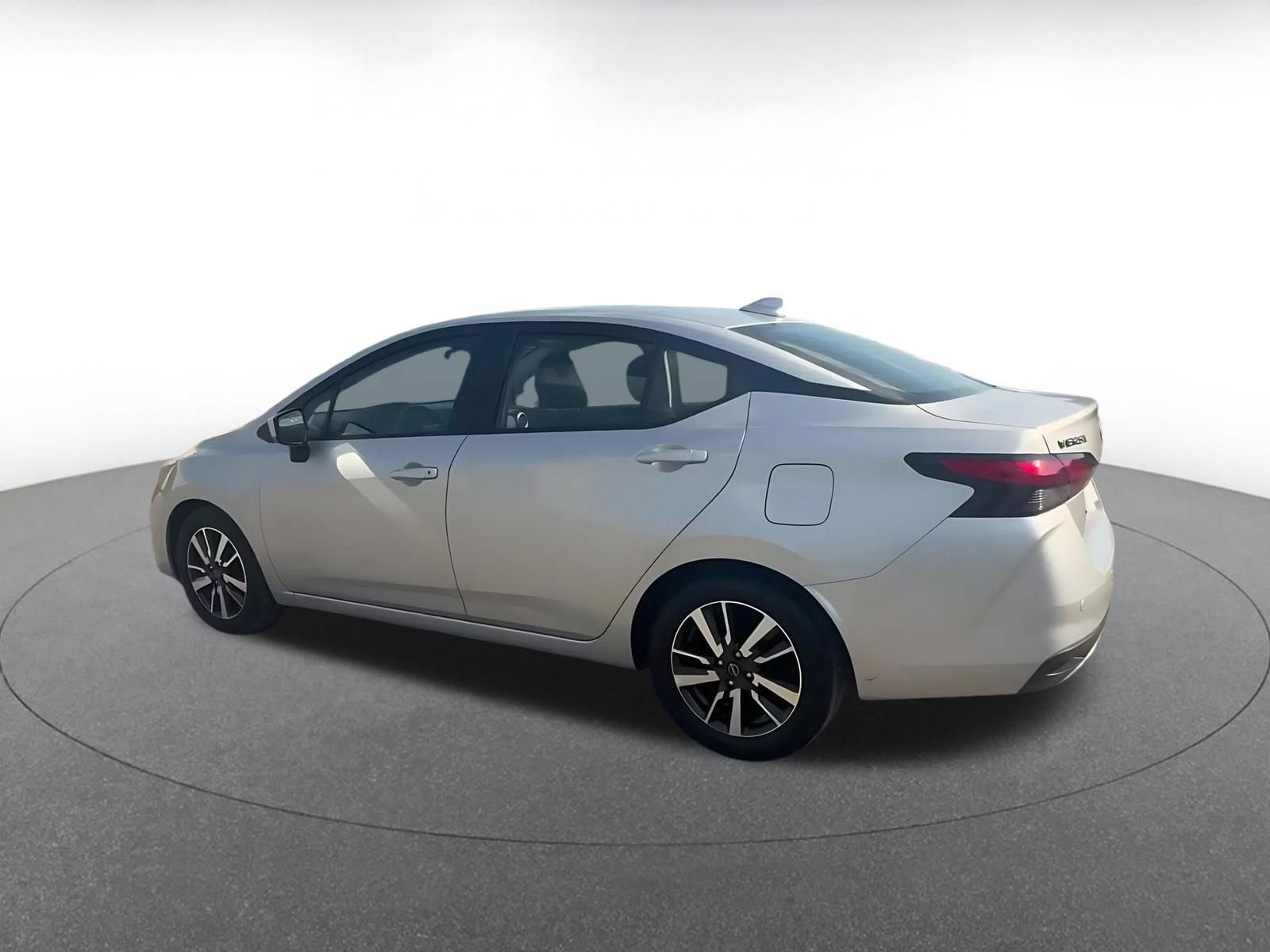 Used 2025 Nissan Versa SV FWD image 10