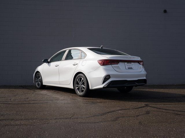 Used 2023 Kia Forte LXS image 3