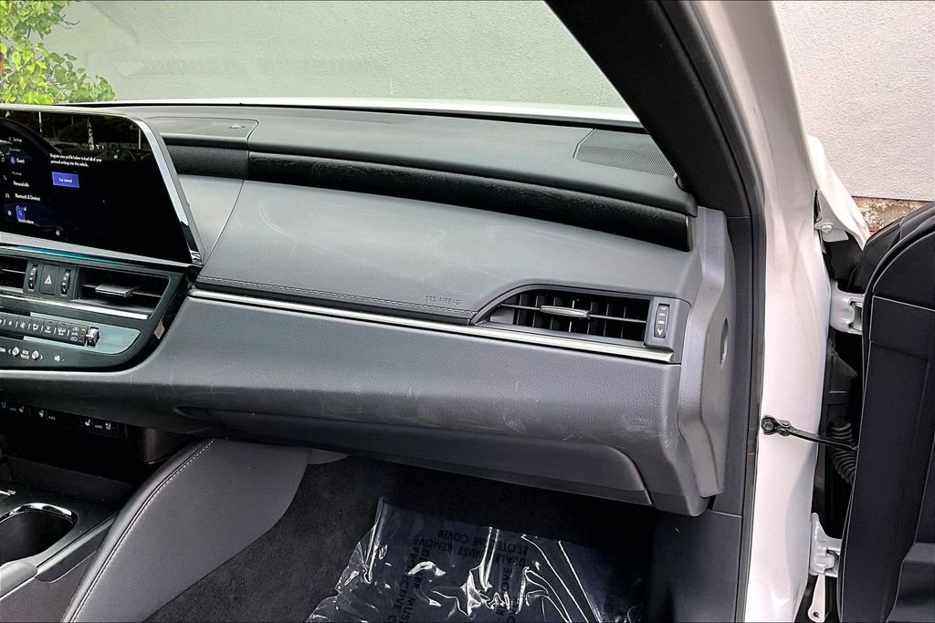 Used 2025 Lexus ES 300h w/ Premium Package FWD image 26