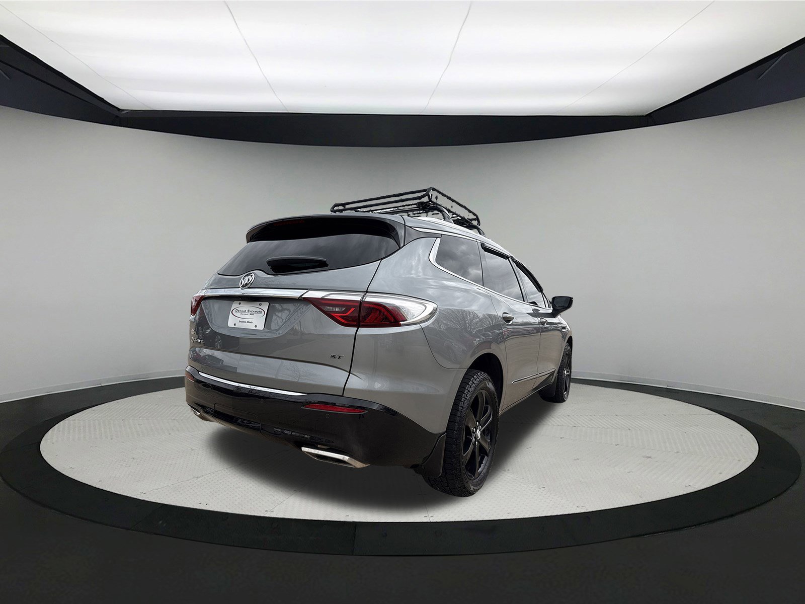 Used 2024 Buick Enclave Essence w/ Sport Touring Edition image 3