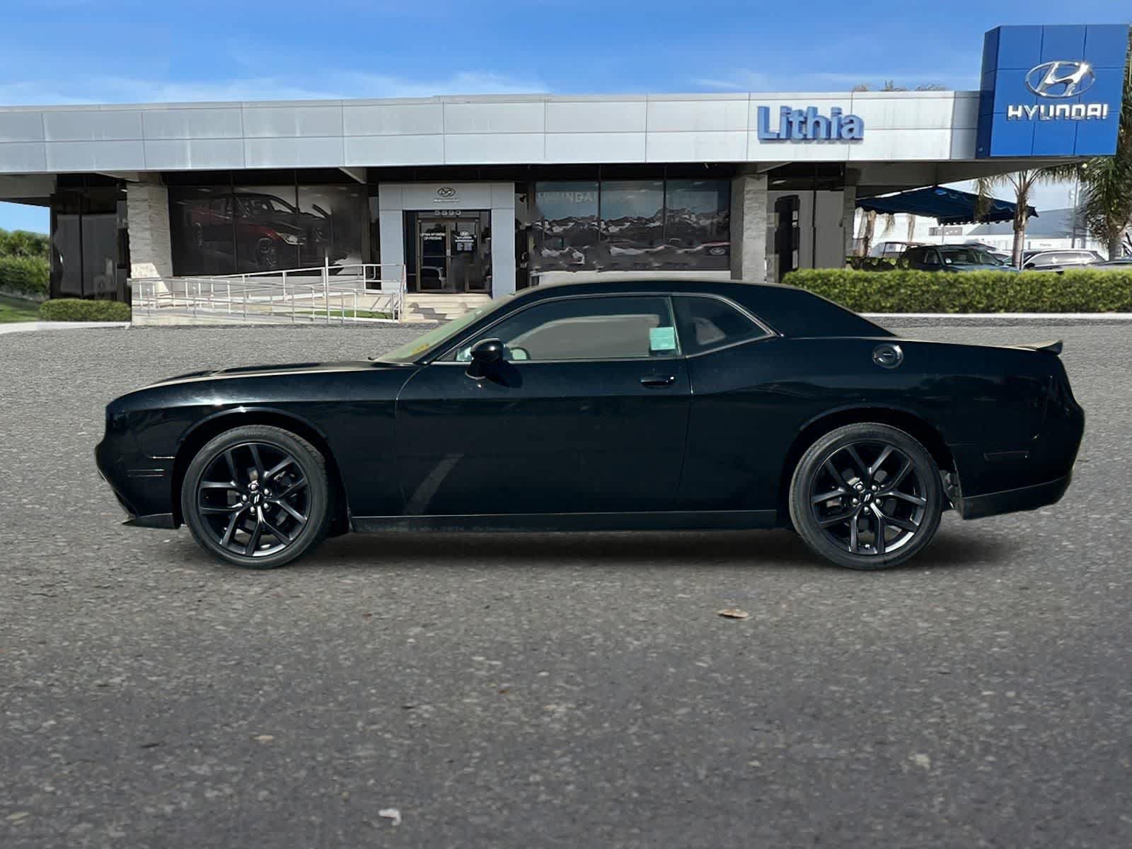 Used 2019 Dodge Challenger SXT w/ Blacktop Package RWD image 6