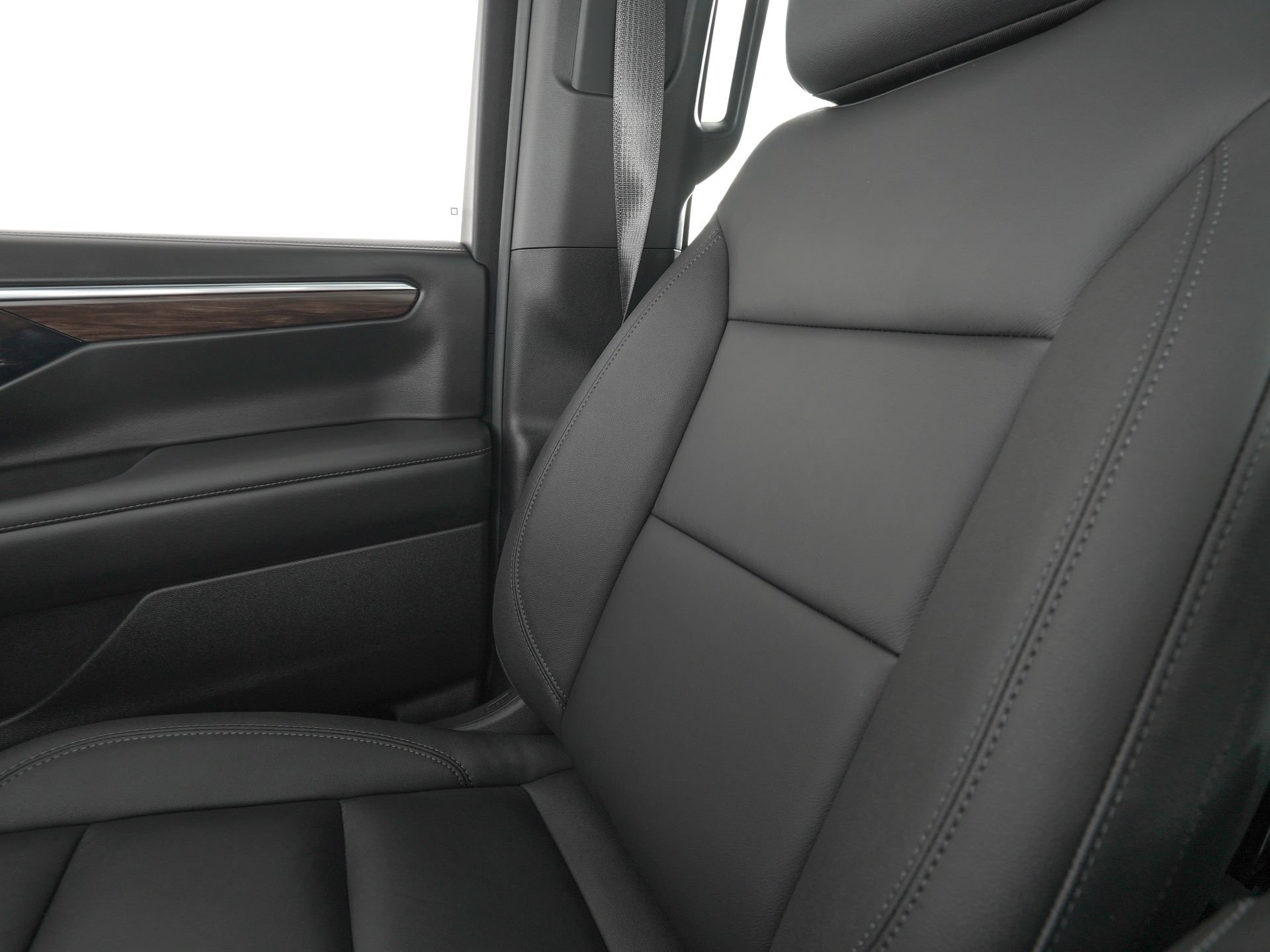 Used 2025 Chevrolet Tahoe Z71 w/ Comfort Package AWD/4WD image 31