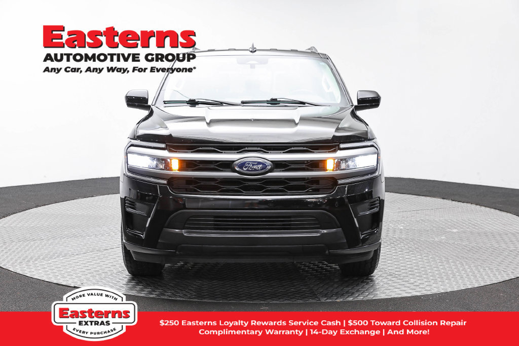 Used 2024 Ford Expedition XLT RWD image 3