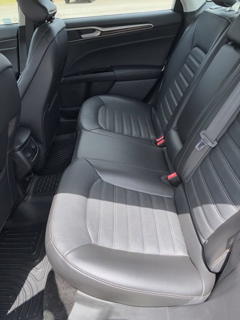 Used 2015 Ford Fusion SE w/ Equipment Group 202A FWD image 7