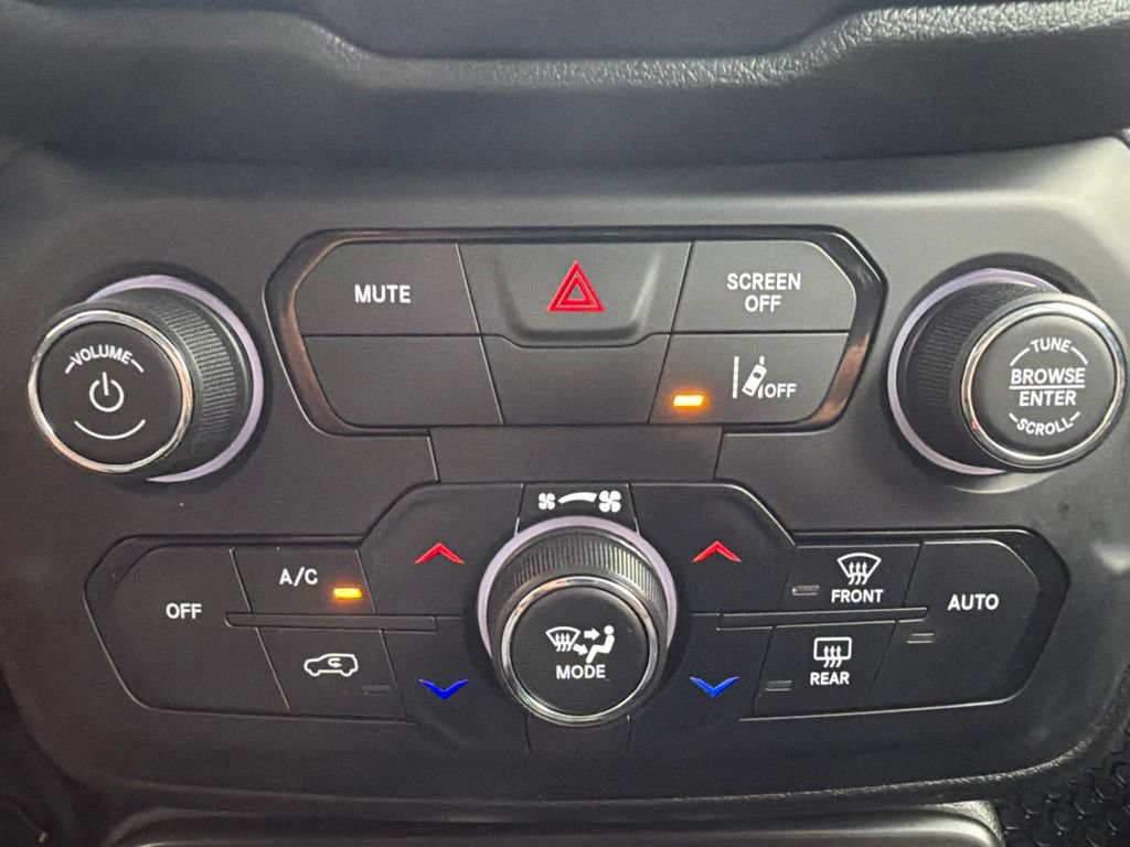 Used 2023 Jeep Renegade Latitude AWD/4WD image 28