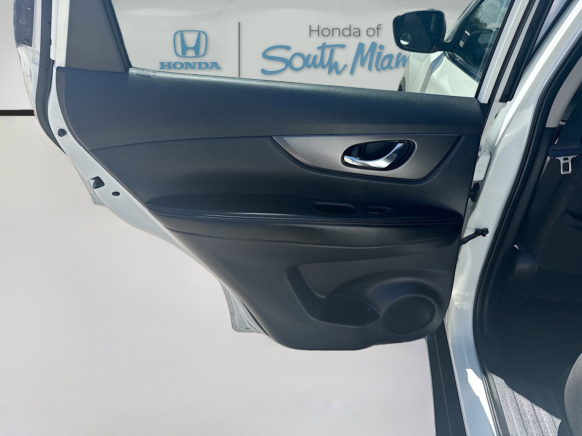 Used 2015 Nissan Rogue SV w/ SV Premium Package image 26