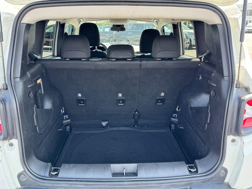 Used 2020 Jeep Renegade Latitude FWD image 6