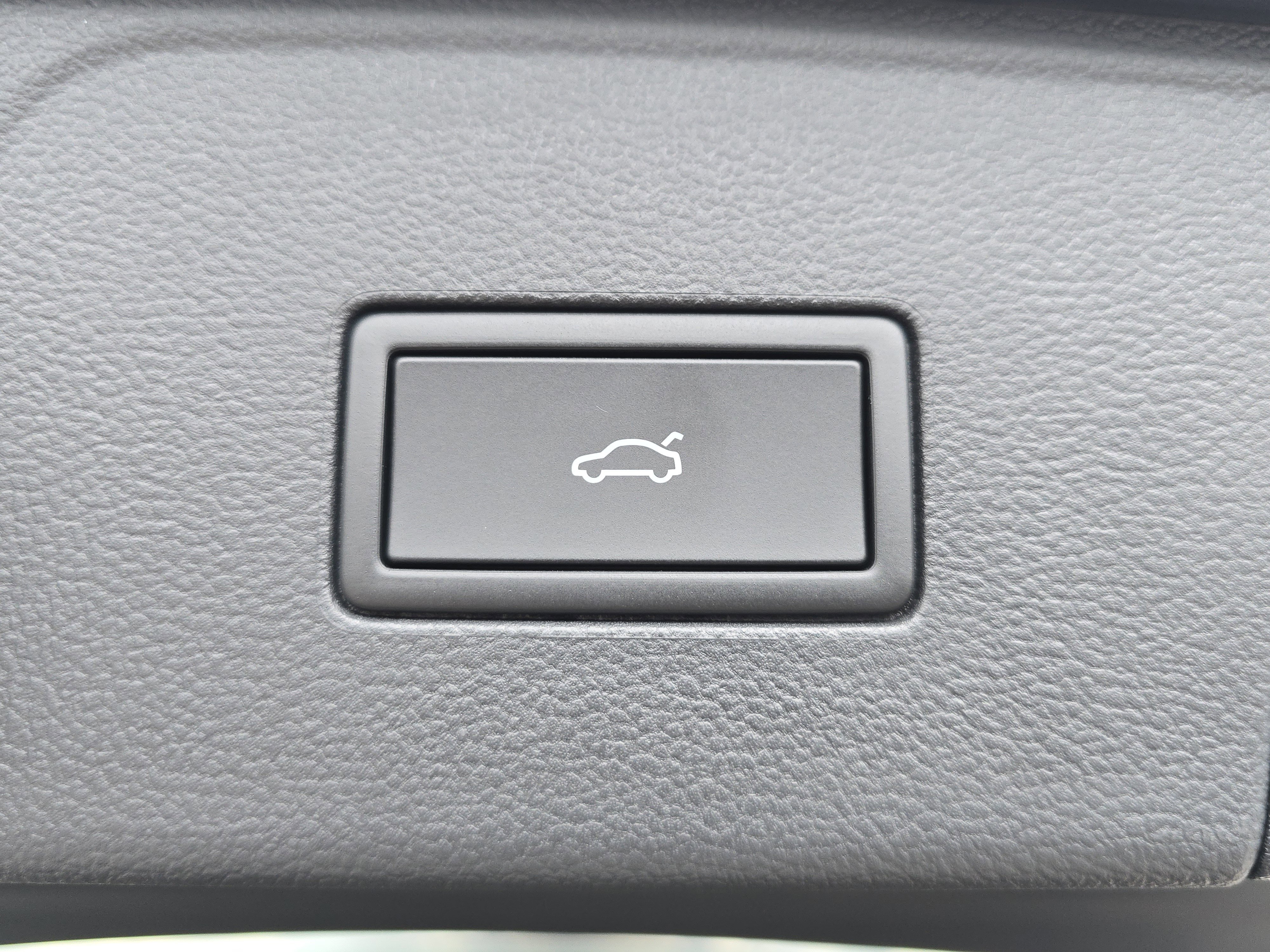 New 2025 Volkswagen Atlas Peak Edition SE image 19