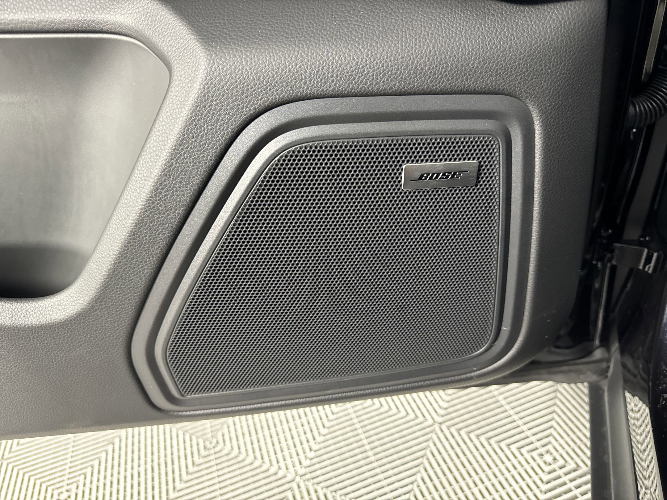 Certified 2025 Porsche Macan image 14