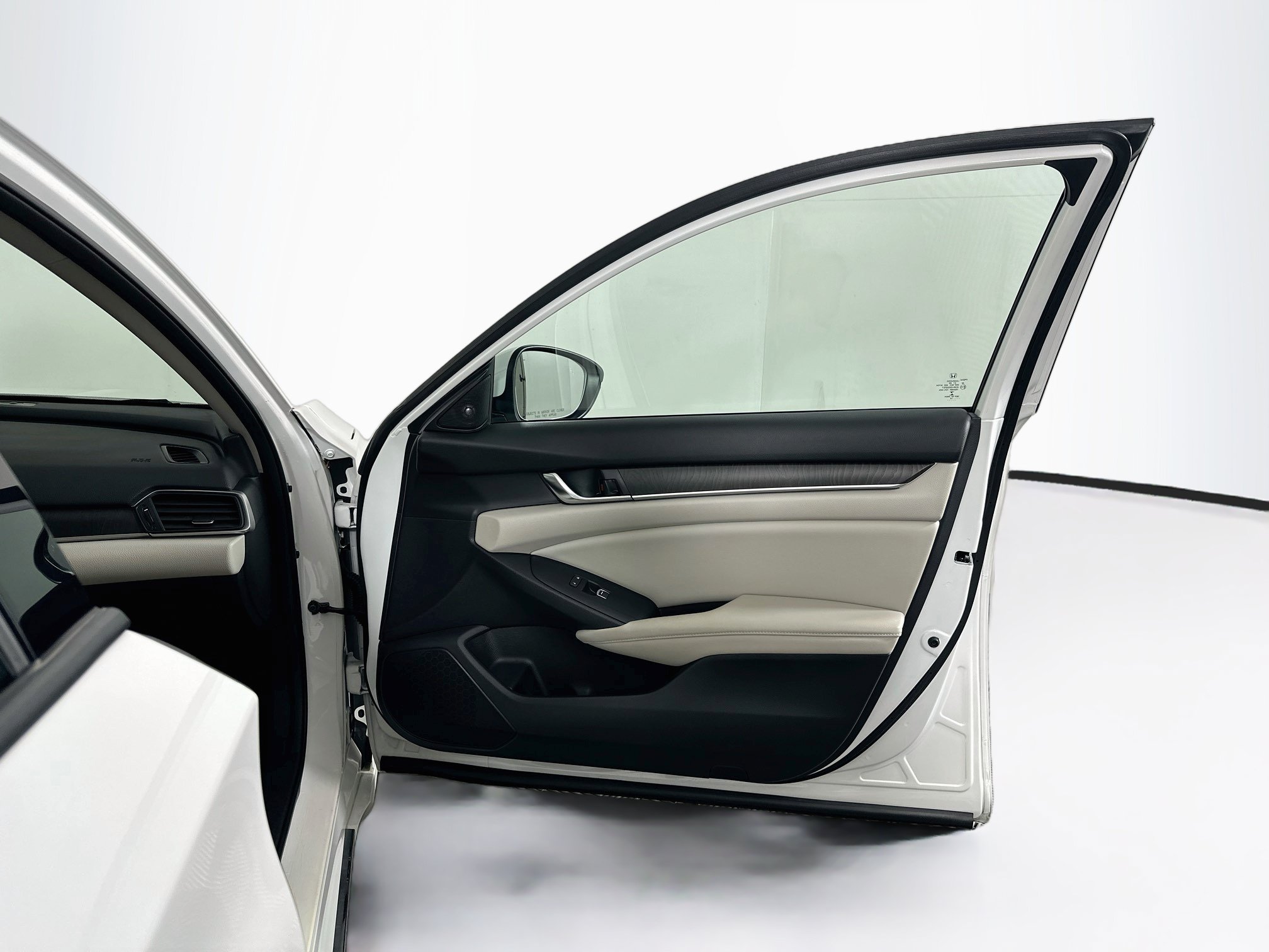 Used 2018 Honda Accord EX-L image 31