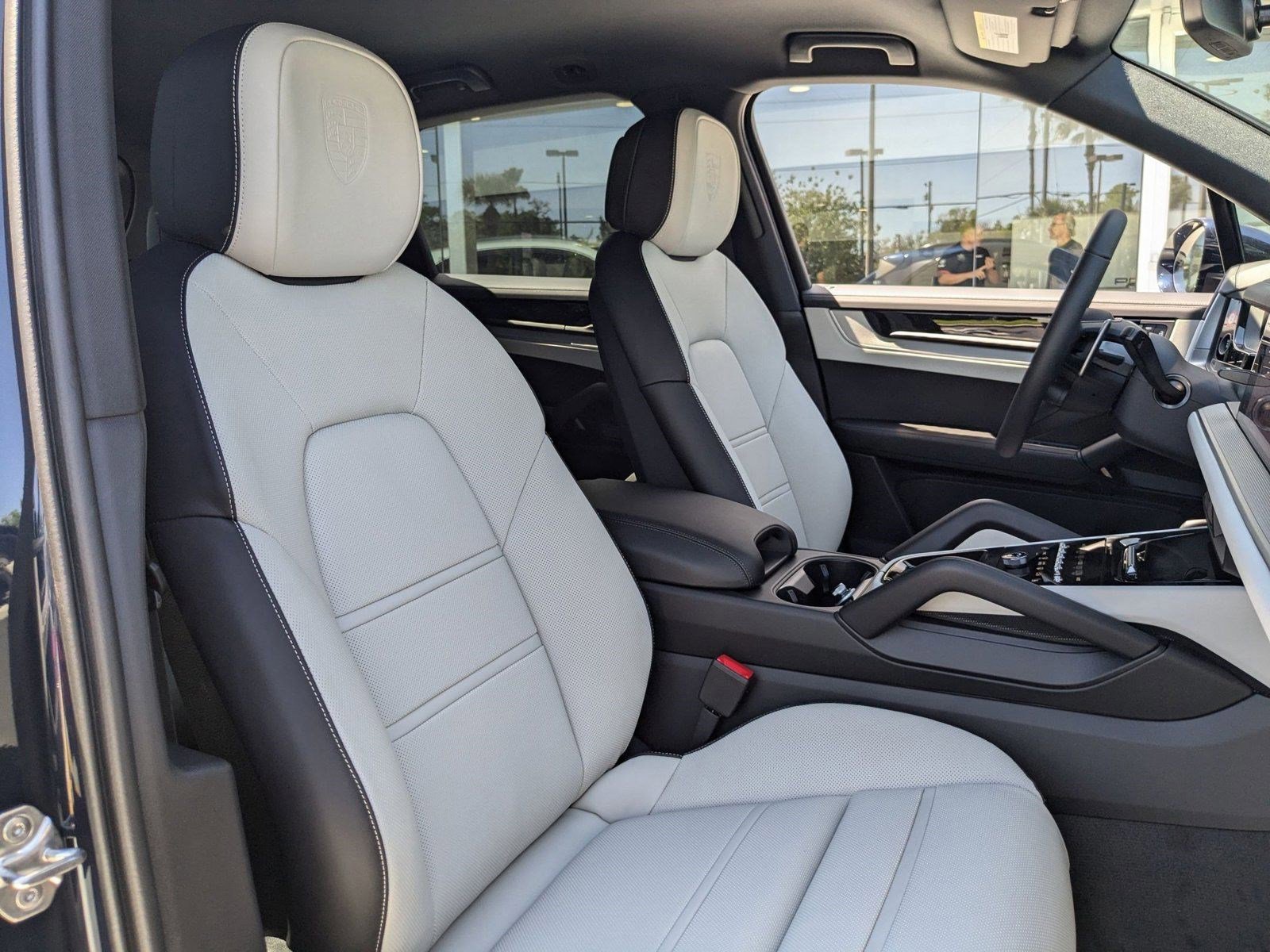 Certified 2025 Porsche Cayenne image 25