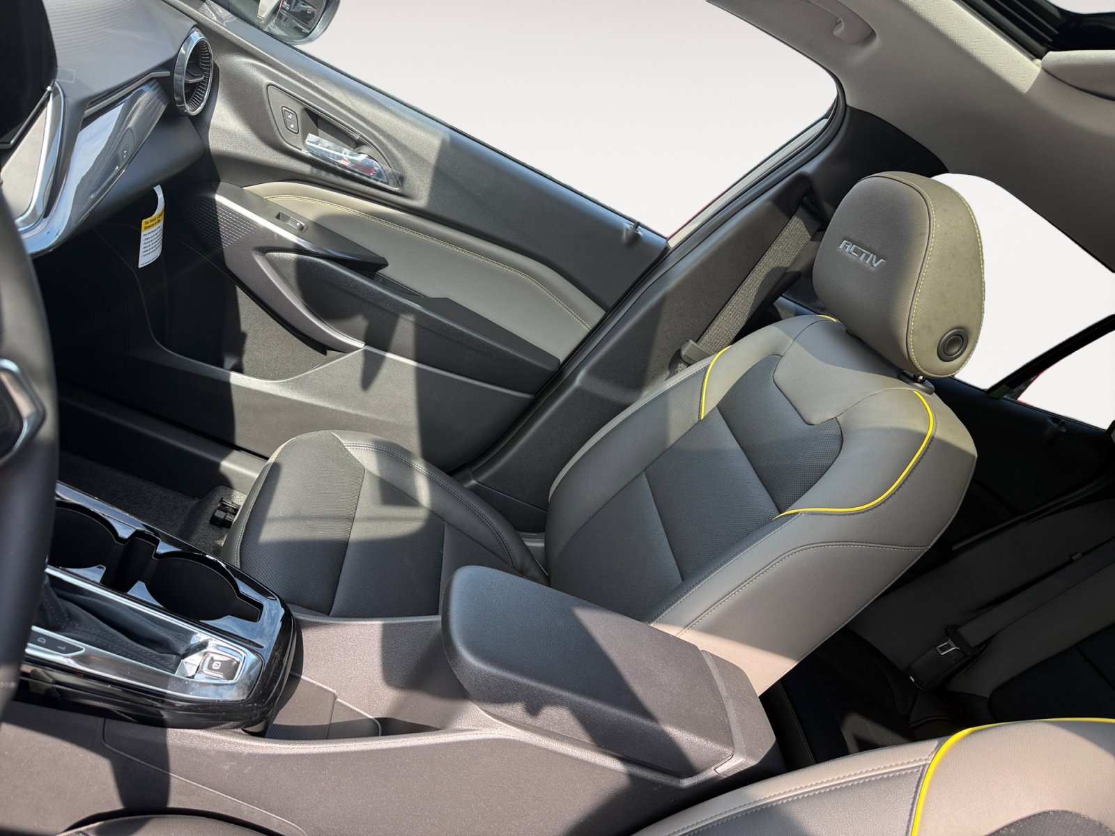 New 2026 Chevrolet Trax ACTIV w/ Sunroof Package FWD image 13