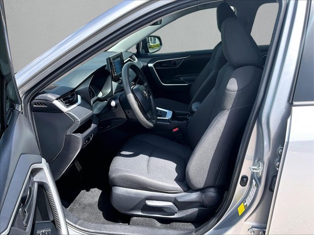 Used 2020 Toyota RAV4 LE FWD image 24