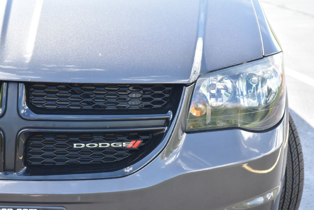 Used 2015 Dodge Grand Caravan SXT w/ Blacktop Package FWD image 4
