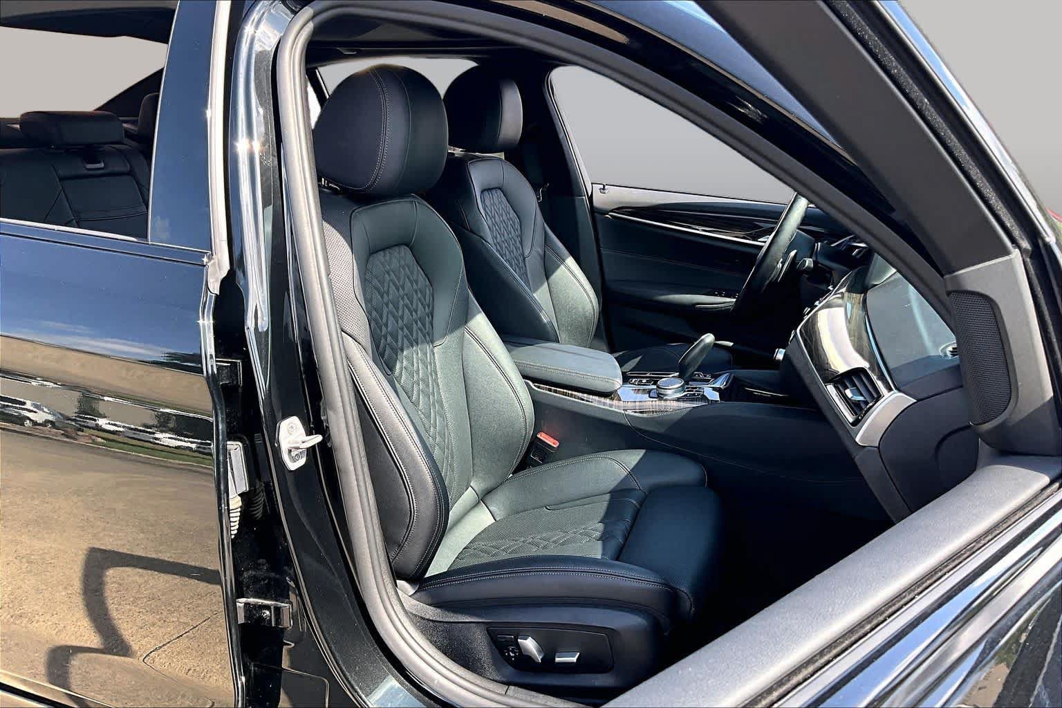 Used 2022 BMW 530i w/ M Sport Package RWD image 8