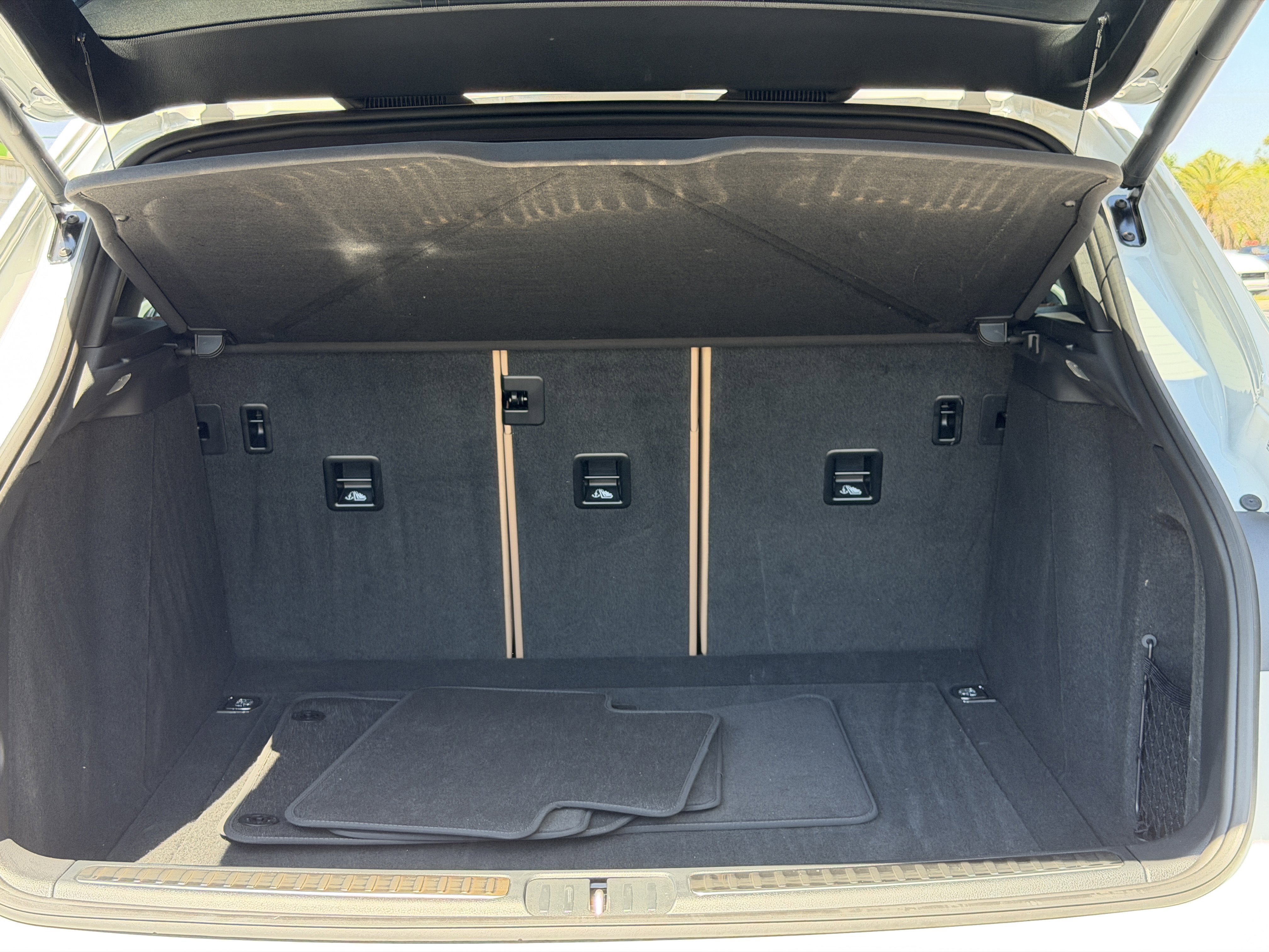 Certified 2025 Porsche Macan AWD/4WD image 15