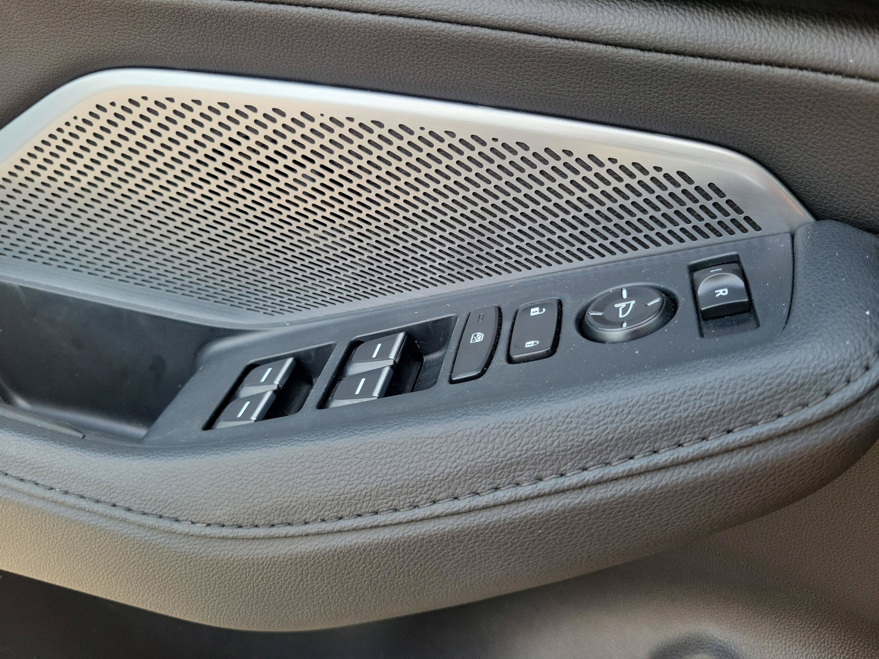 Used 2025 Acura MDX SH-AWD image 21