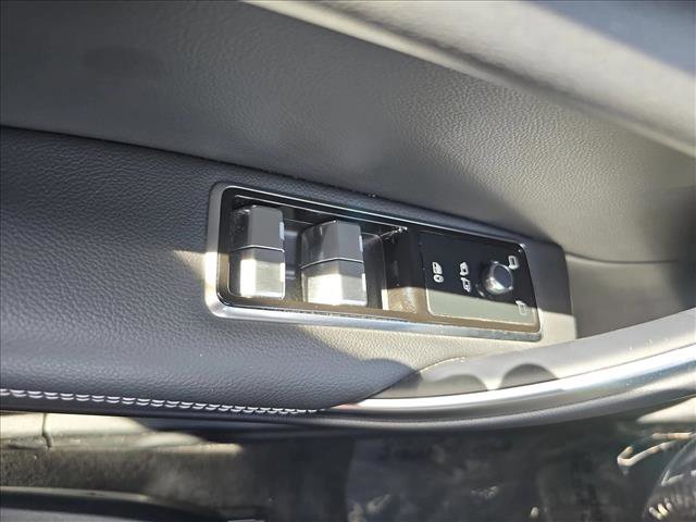 Used 2023 Jaguar XF R-Dynamic SE AWD/4WD image 27