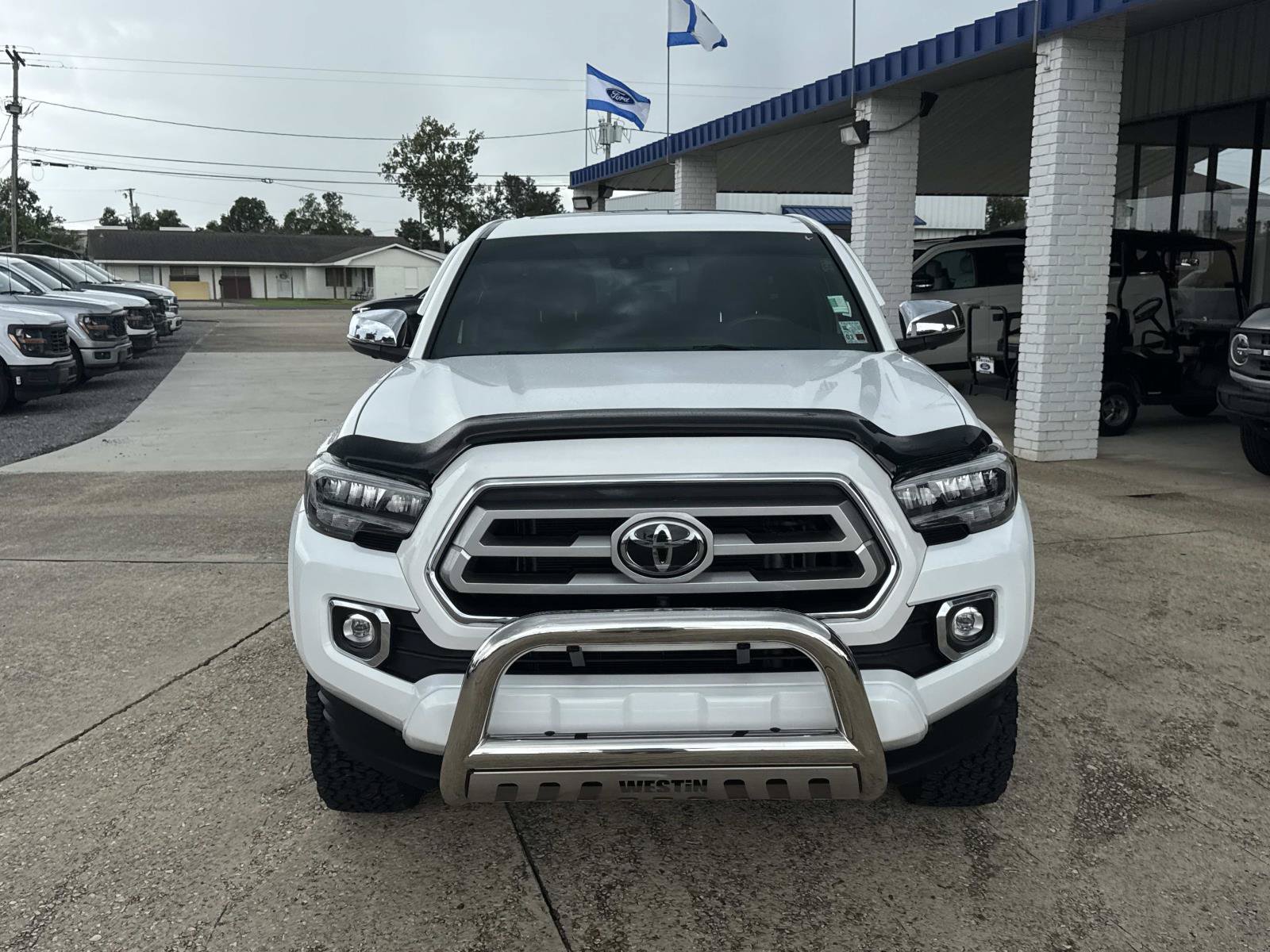 Used 2022 Toyota Tacoma Limited AWD/4WD image 2