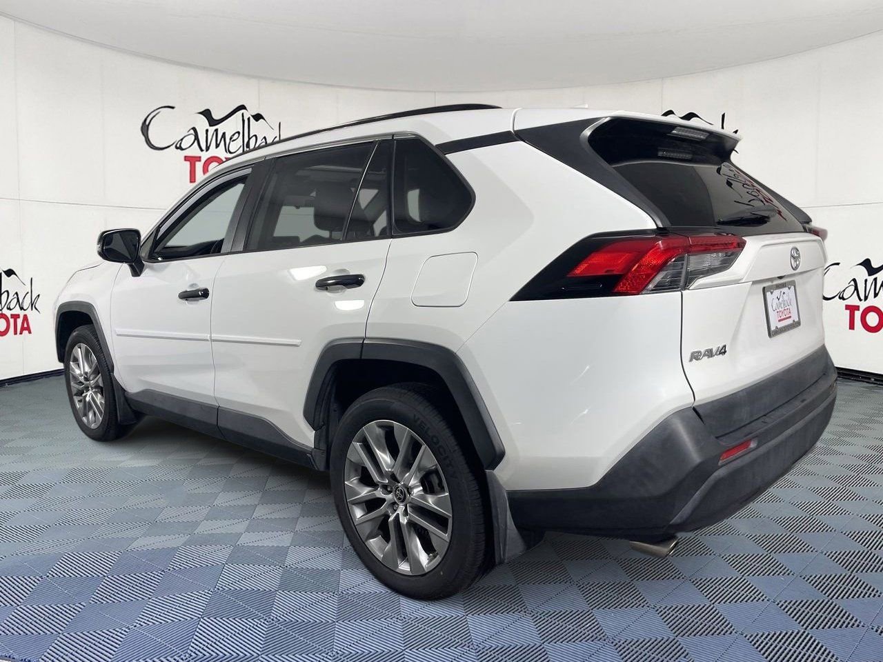 Used 2019 Toyota RAV4 XLE Premium w/ Cold Weather Package AWD/4WD image 6