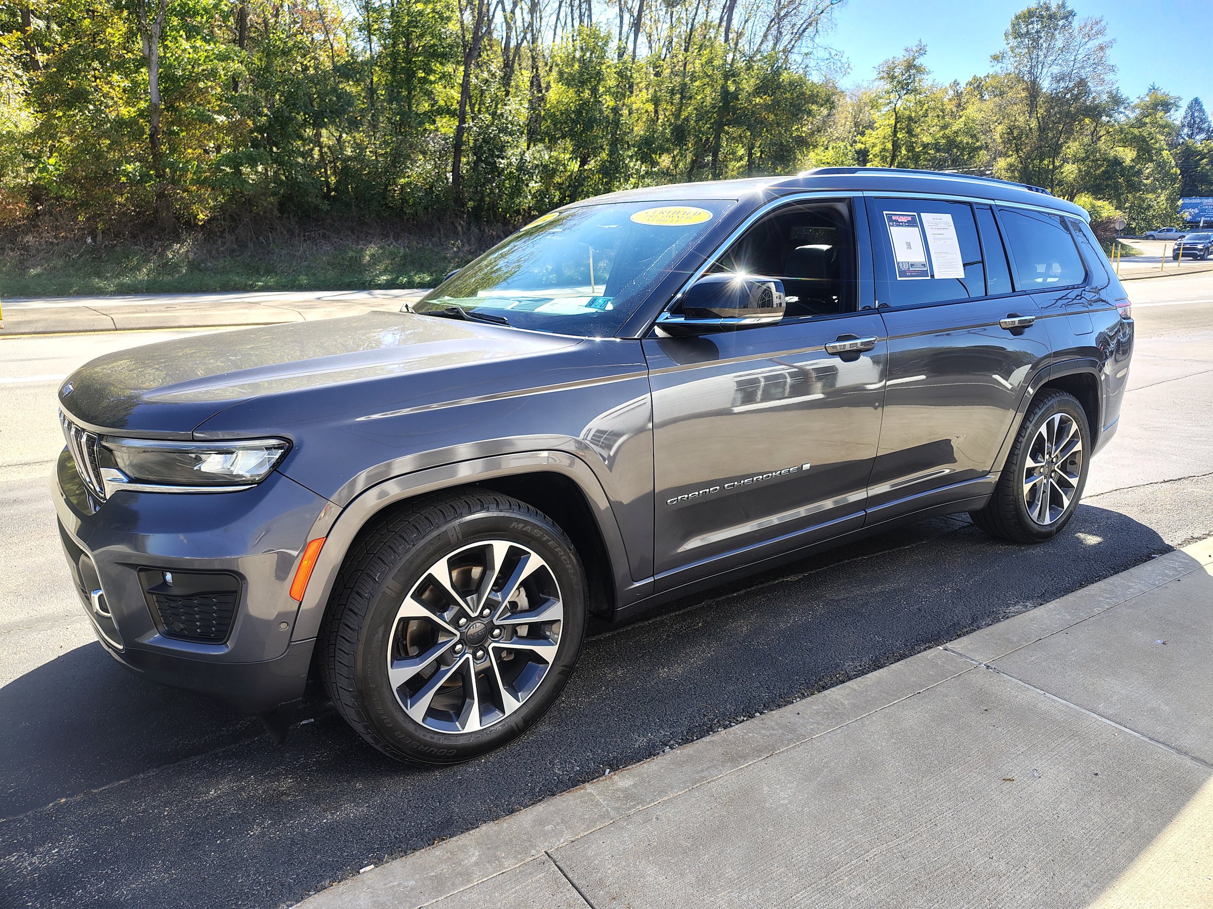 Certified 2022 Jeep Grand Cherokee L Overland w/ Luxury Tech Group IV AWD/4WD image 4