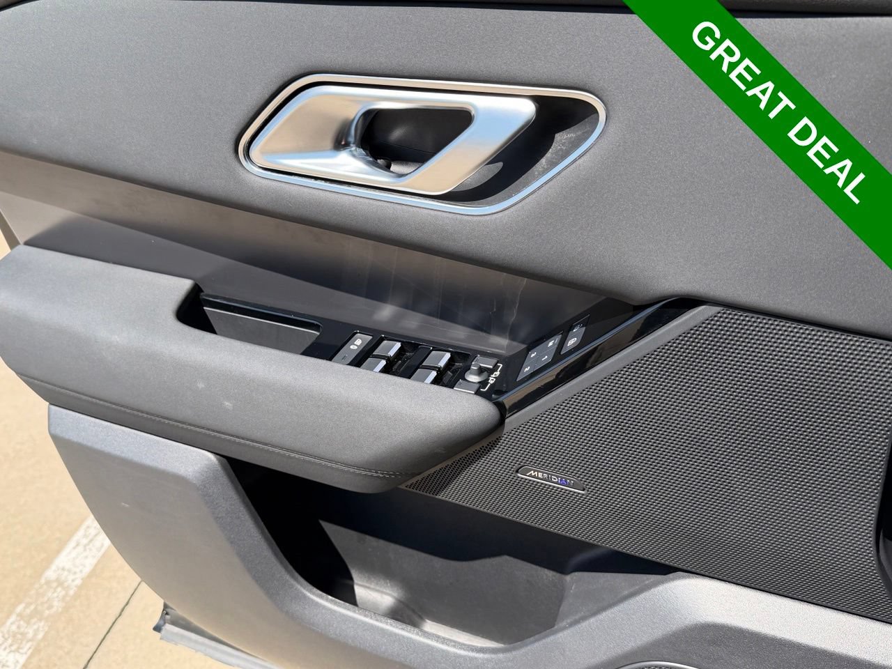 Used 2025 Land Rover Range Rover Velar Dynamic SE AWD/4WD image 29