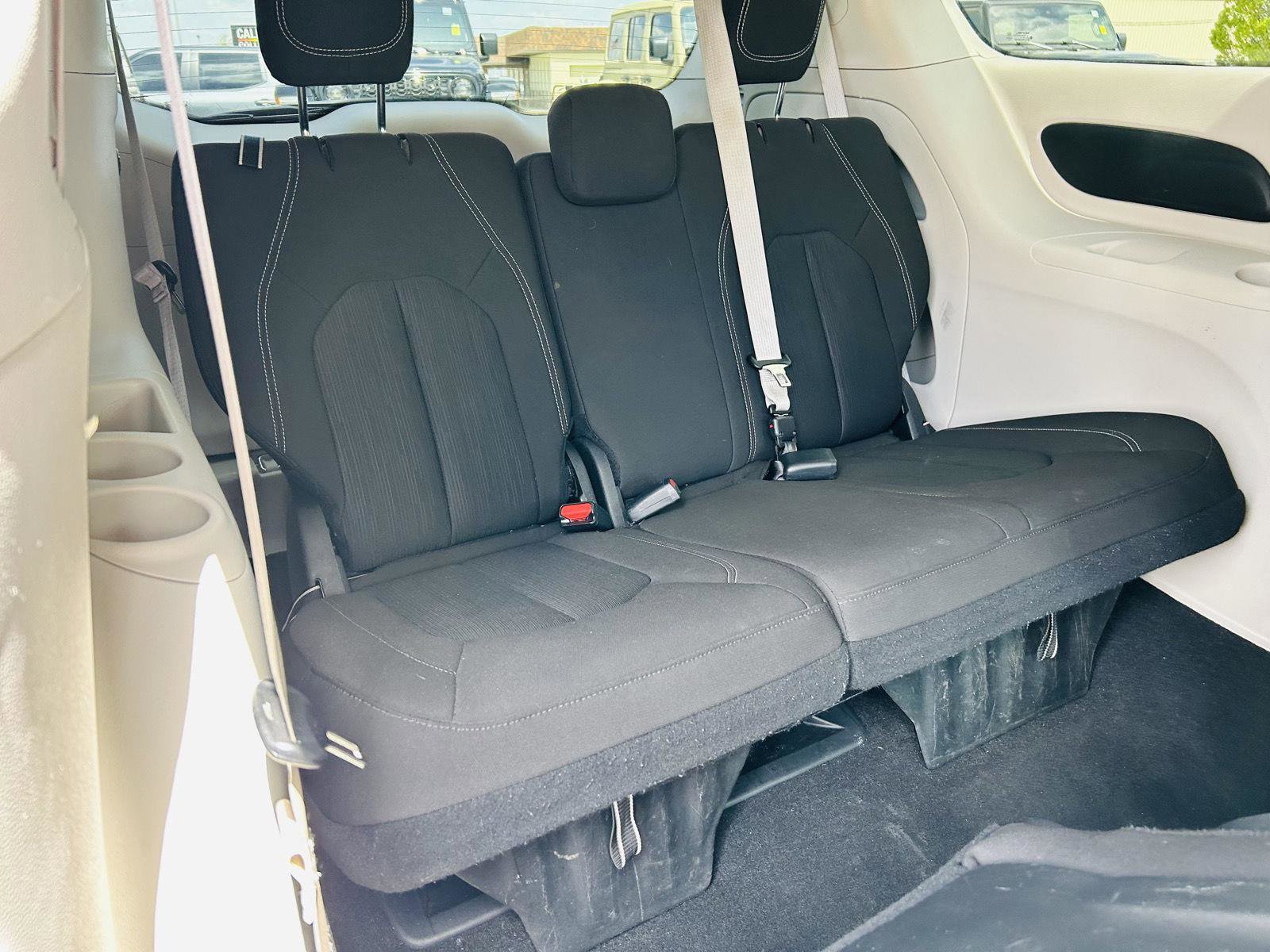 Used 2023 Chrysler Voyager LX image 28