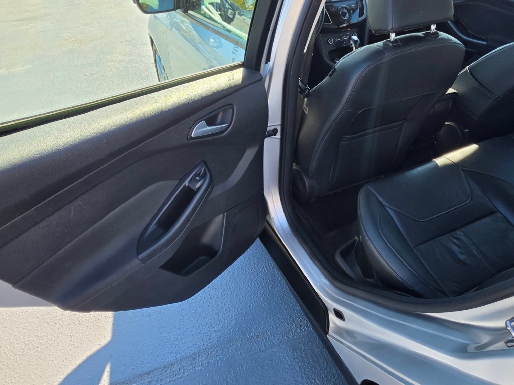 Used 2015 Ford Focus SE w/ Equipment Group 201A FWD image 15