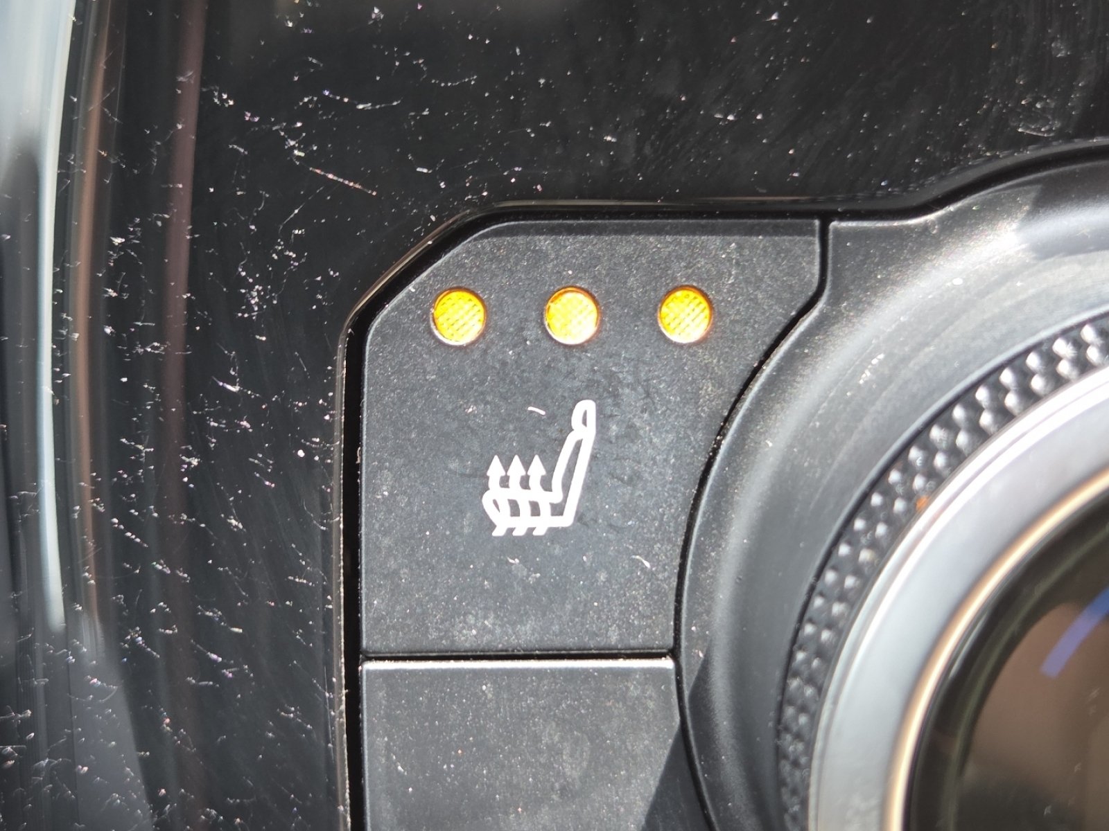 Used 2020 Toyota Highlander XLE AWD/4WD image 5