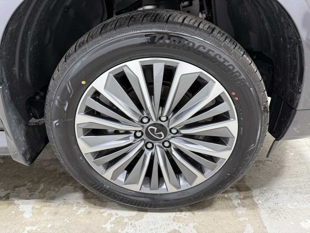 Used 2025 INFINITI QX80 Luxe AWD/4WD image 6