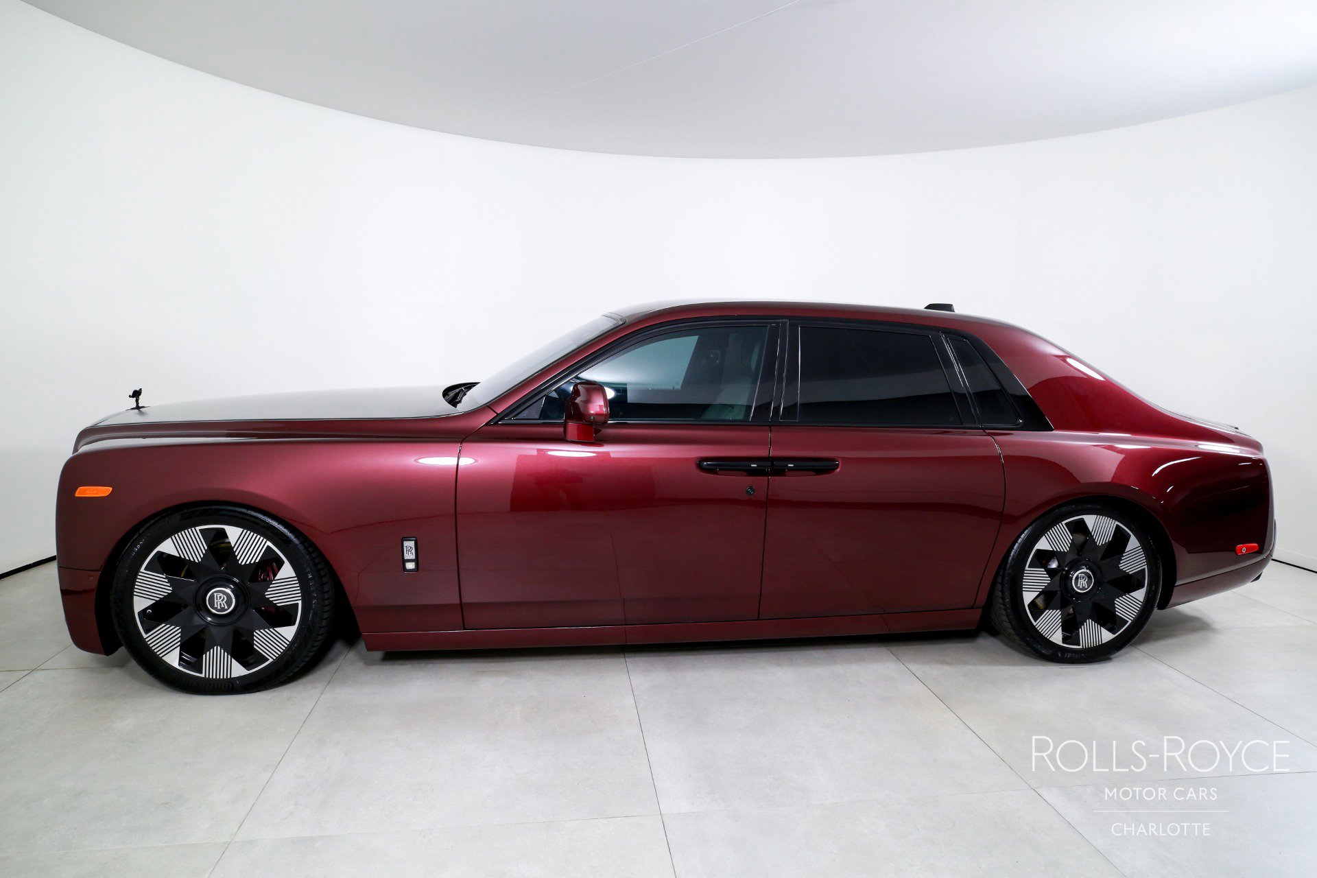 Used 2019 Rolls-Royce Phantom Sedan image 3