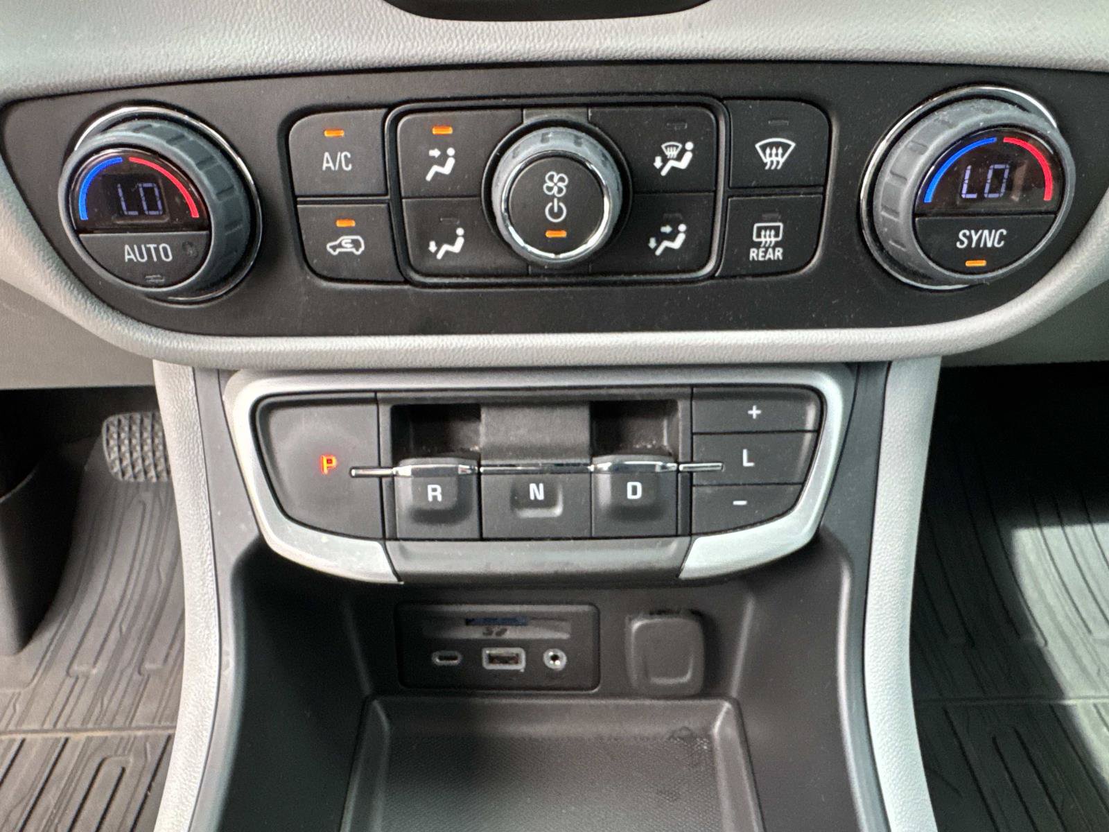 Used 2022 GMC Terrain SLT w/ LPO, Floor Liner Package FWD image 29