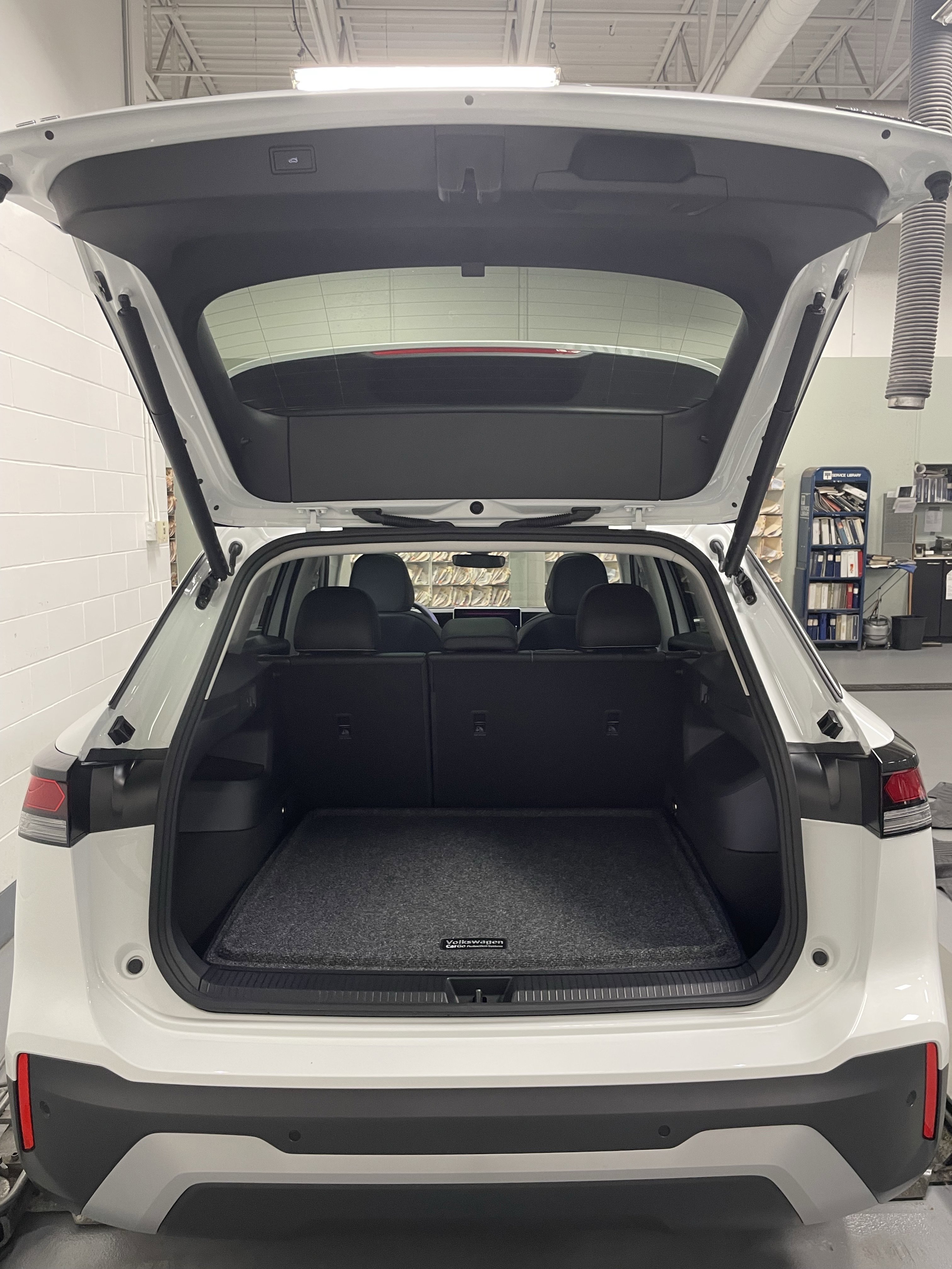 New 2025 Volkswagen Tiguan SE image 4