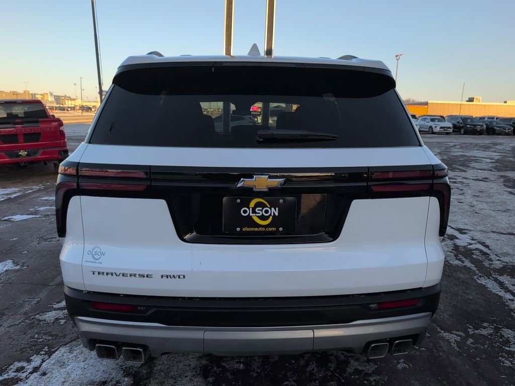 Used 2026 Chevrolet Traverse LT image 4