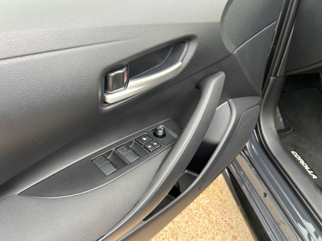 Used 2026 Toyota Corolla SE w/ SE Premium Package image 12