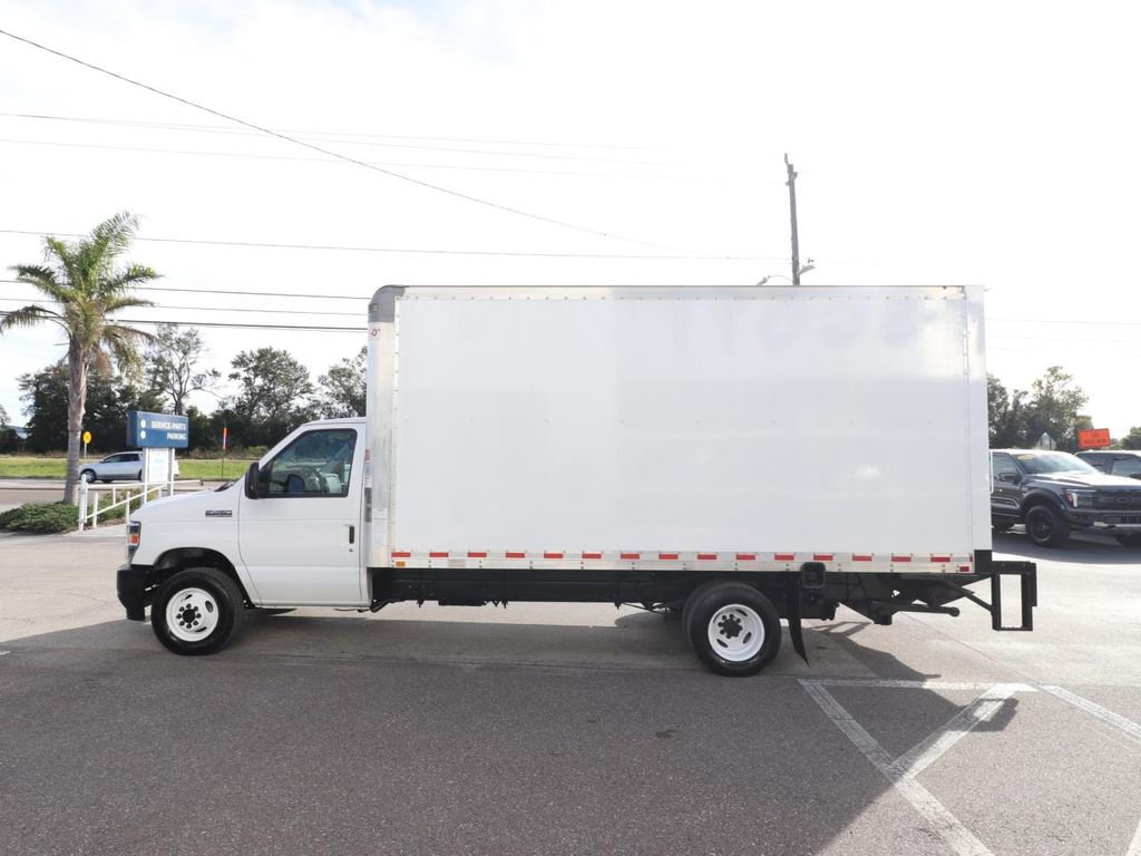 Certified 2022 Ford E-450 and Econoline 450 Super Duty w/ Power Windows & Locks Group image 12