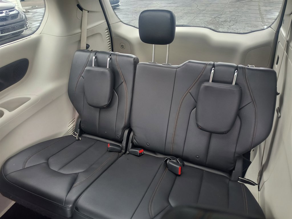 Used 2018 Chrysler Pacifica Touring-L Plus FWD image 29