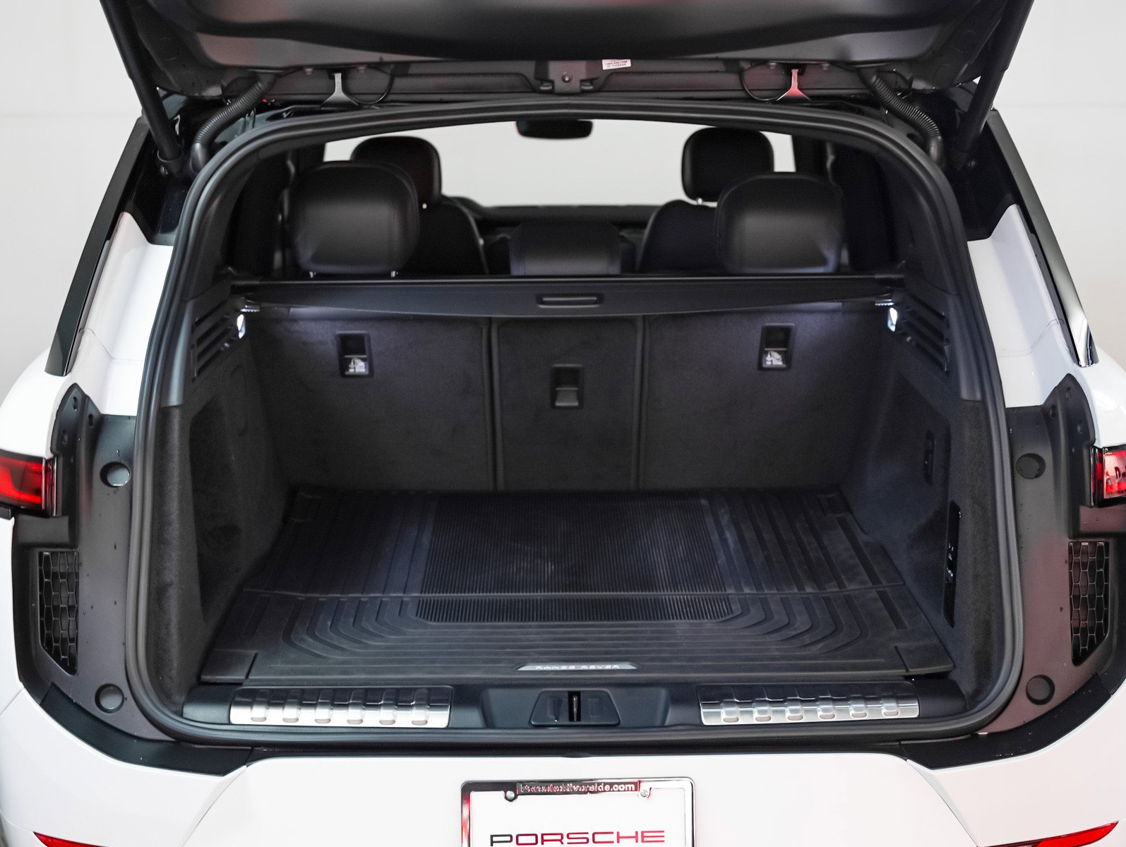 Used 2025 Land Rover Range Rover Sport Dynamic SE image 8