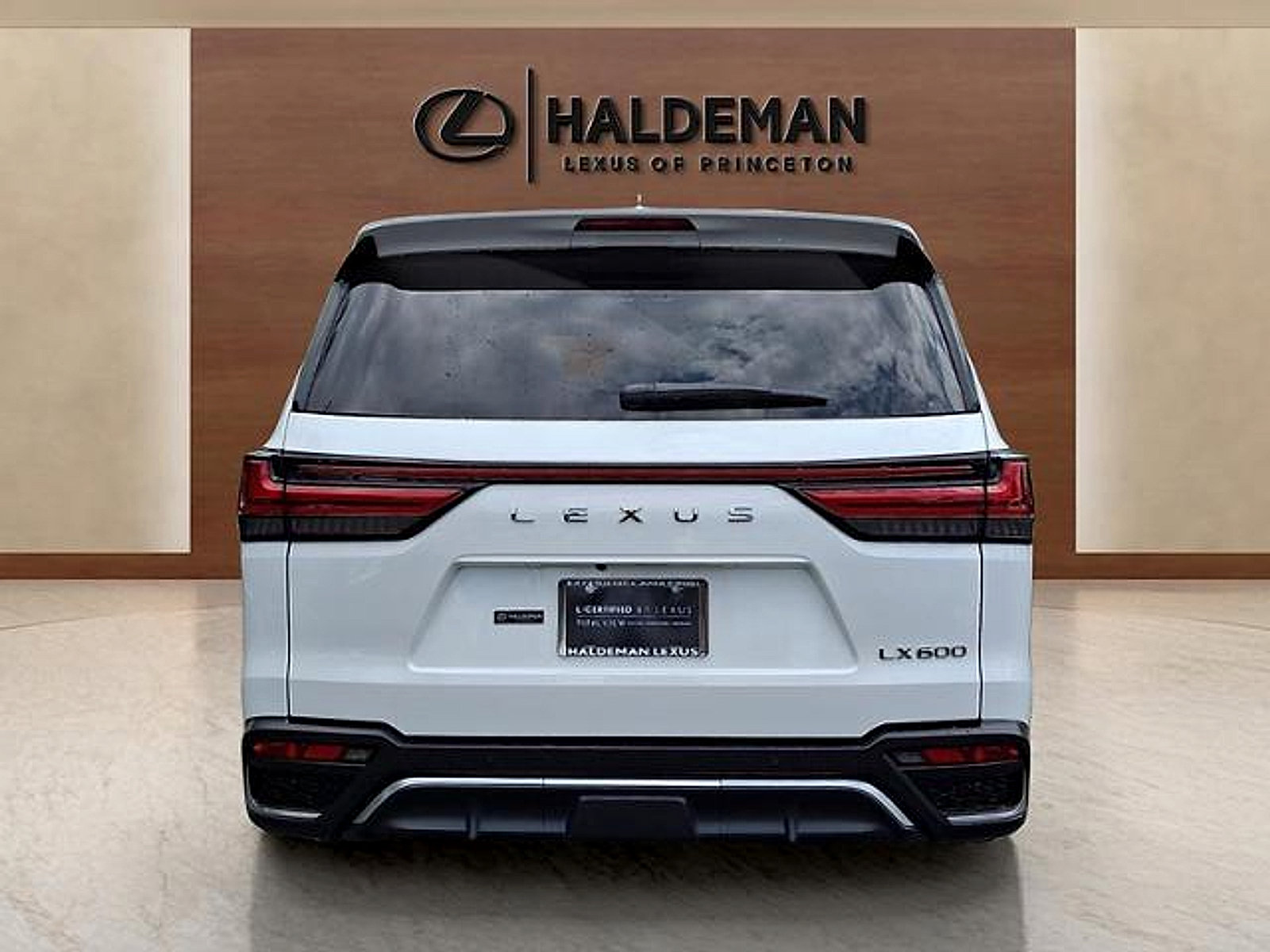 Used 2024 Lexus LX 600 F Sport AWD/4WD image 5