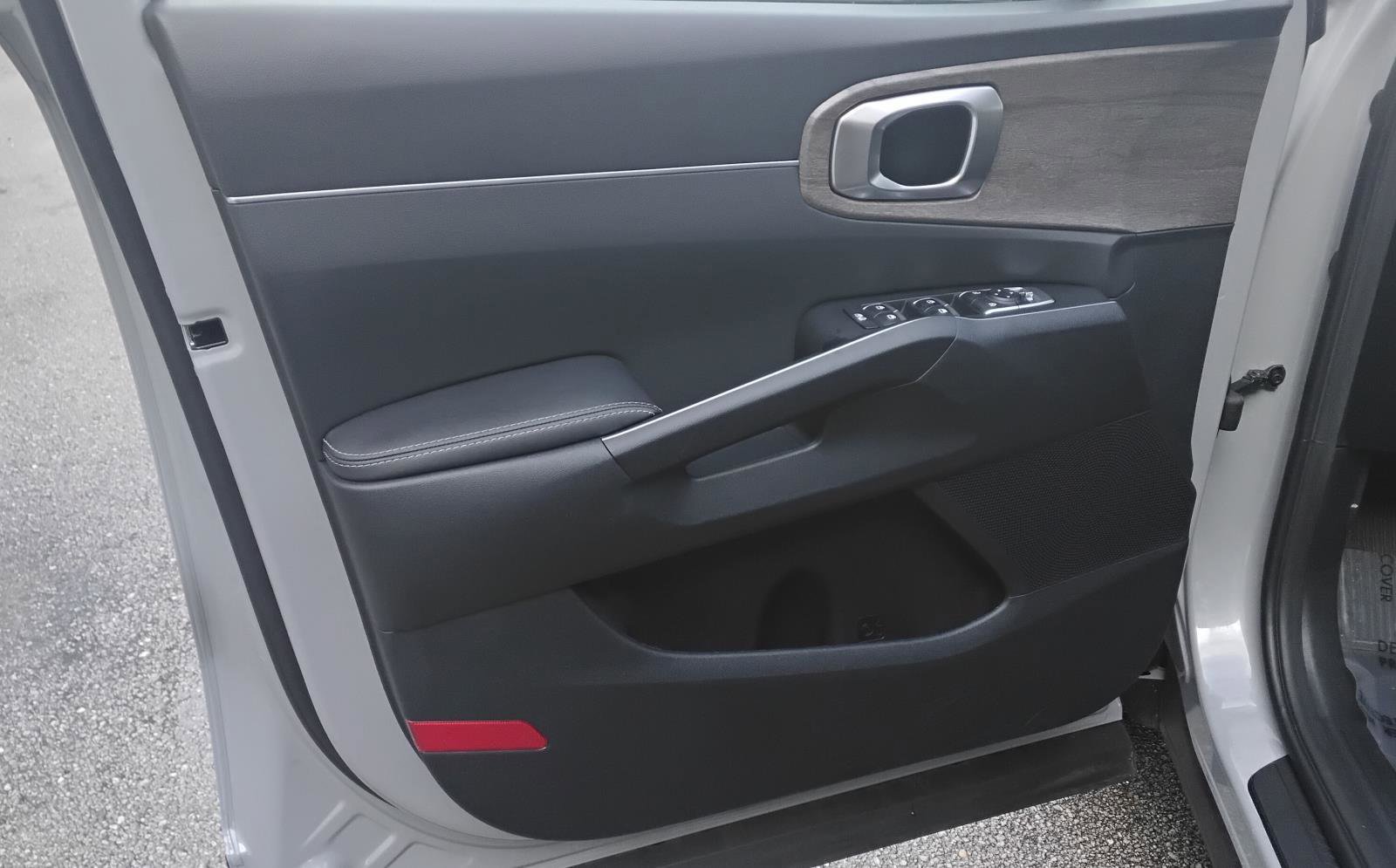 Used 2022 Kia Sorento EX w/ Panoramic Sunroof Package image 16