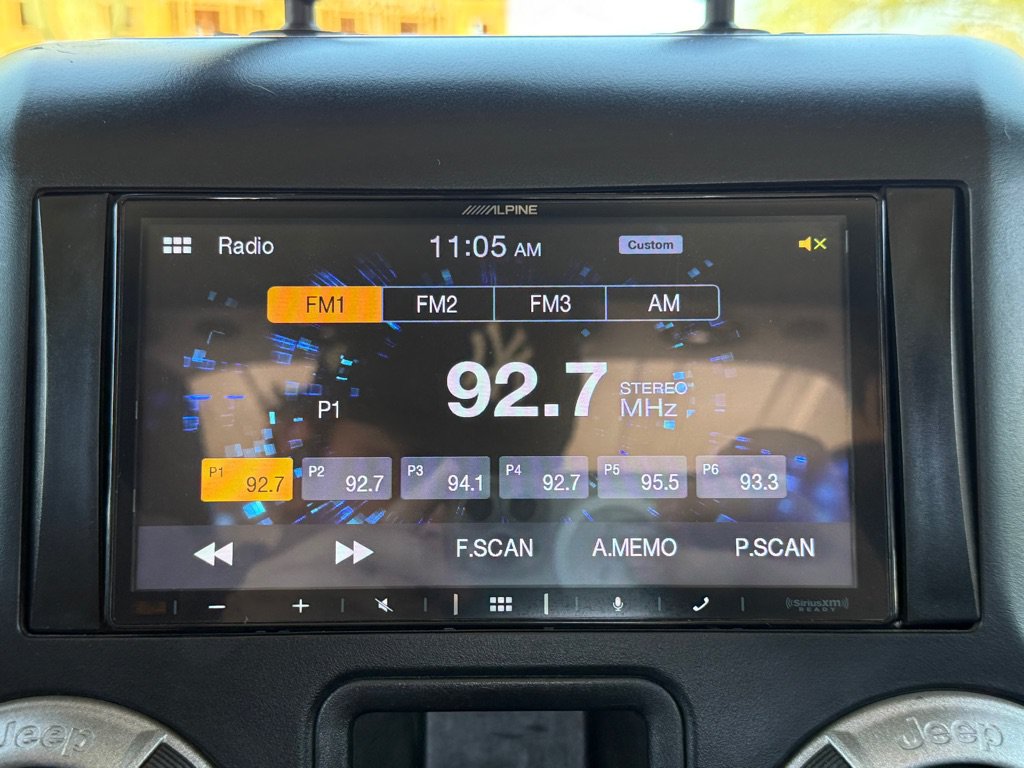 Used 2016 Jeep Wrangler Sport w/ Connectivity Group AWD/4WD image 17