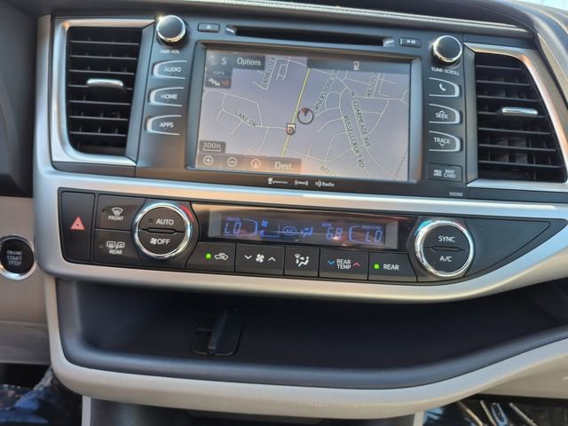 Used 2019 Toyota Highlander XLE AWD/4WD image 22